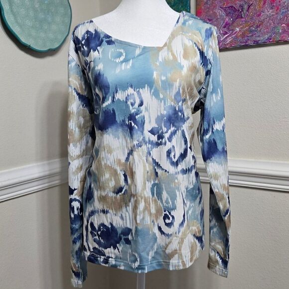 NWT! Unique Neck Top - Picture 1 of 10
